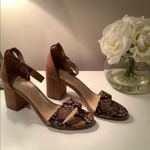 NWT Size 8 Snake Print Heels✨